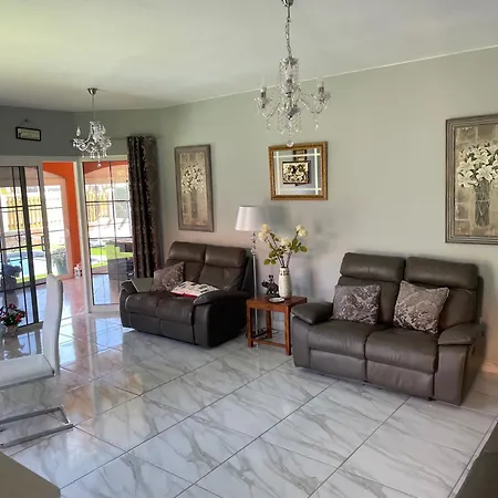 Villa Private - Sleeps 6 - Heated Pool - Air Con Caleta de Fuste