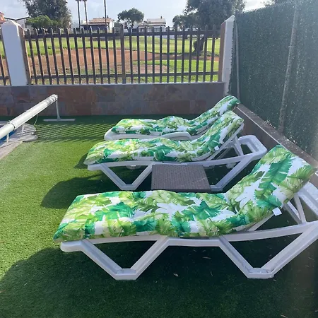 Villa Private - Sleeps 6 - Heated Pool - Air Con *