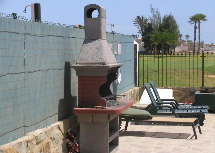 Private - Sleeps 6 - Heated Pool - Air Con