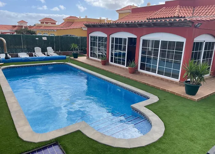 Private - Sleeps 6 - Heated Pool - Air Con Villa