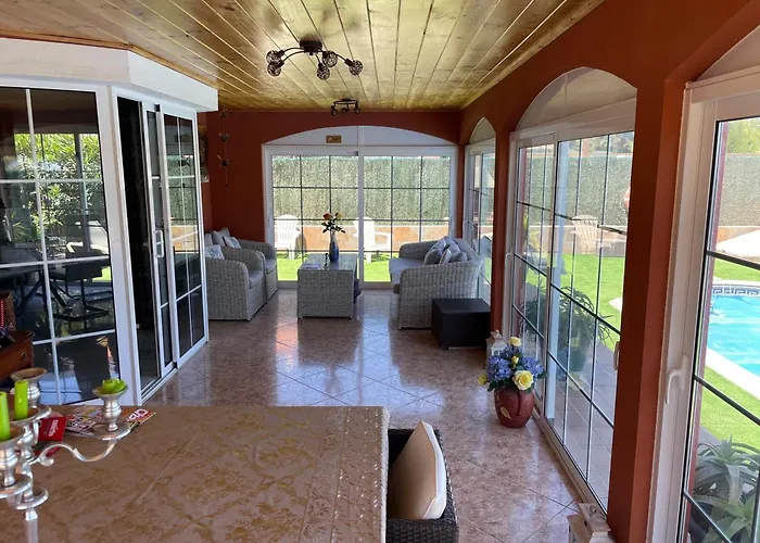 Private - Sleeps 6 - Heated Pool - Air Con Villa