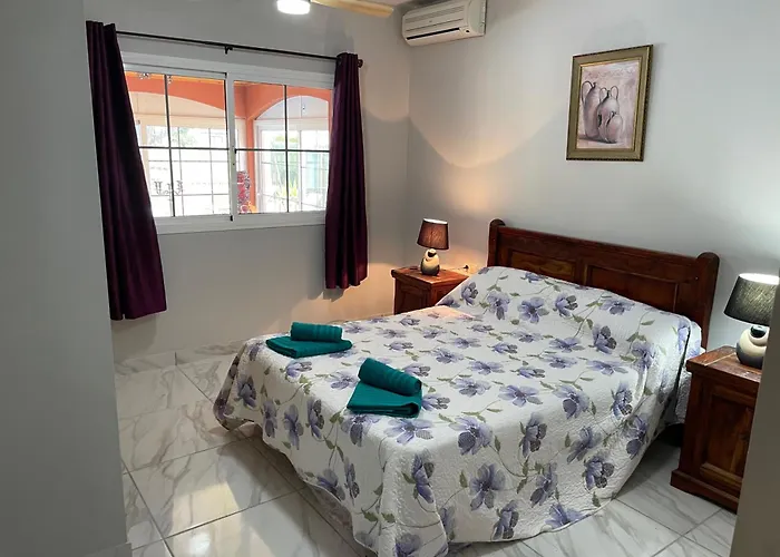 Private - Sleeps 6 - Heated Pool - Air Con Villa Caleta De Fuste