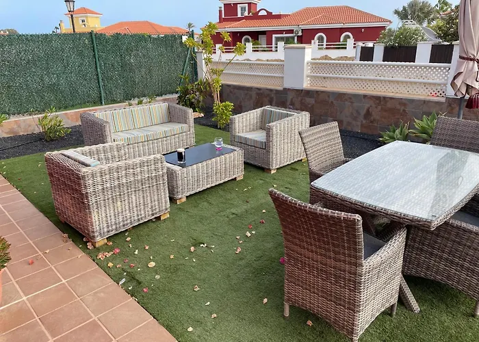 Private - Sleeps 6 - Heated Pool - Air Con Villa