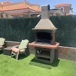 Villa Private - Sleeps 6 - Heated Pool - Air Con